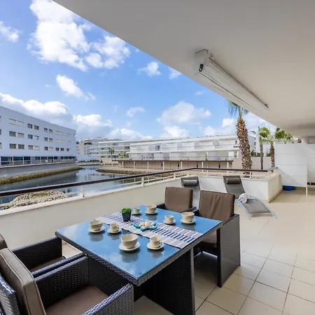 Im On Marina Flat * Lagos